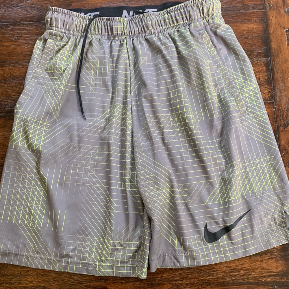 Men's Nike Shorts - M
